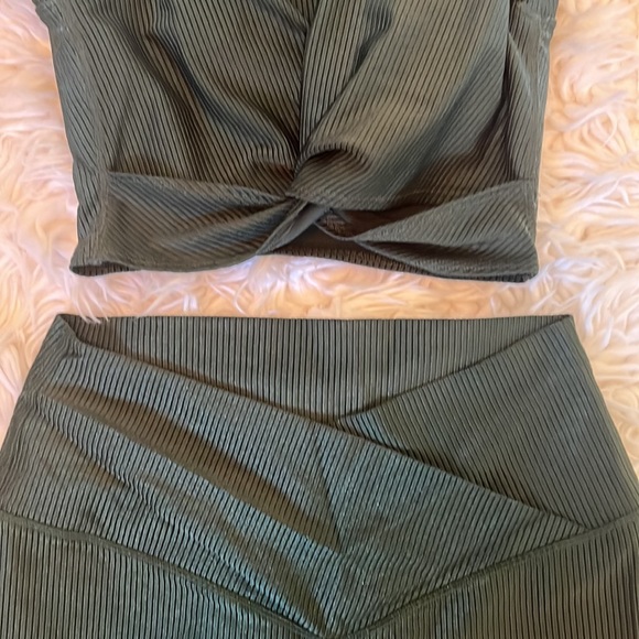 OFFLINE Aerie work out set - Picture 4 of 5